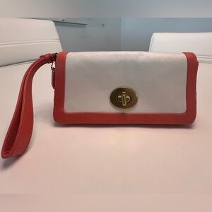 NEW GORGEOUS LARGE COACH CARRYALL WRISTLET CLUTCH TURN LOCK PINK & WHITE